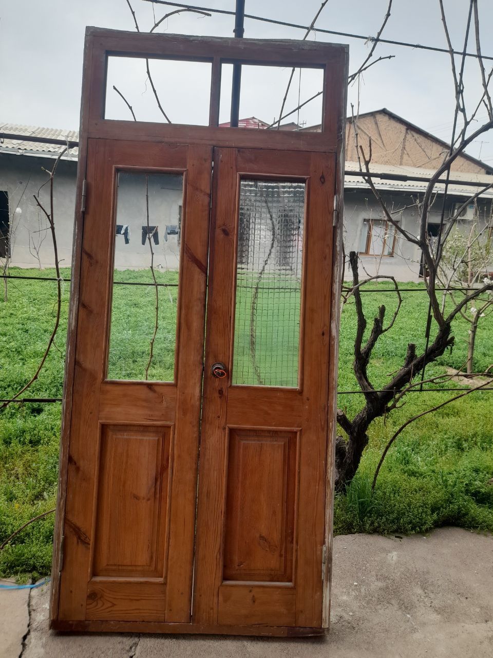 Ёгоч эшиклар сотилади.Продам деревянные двери.