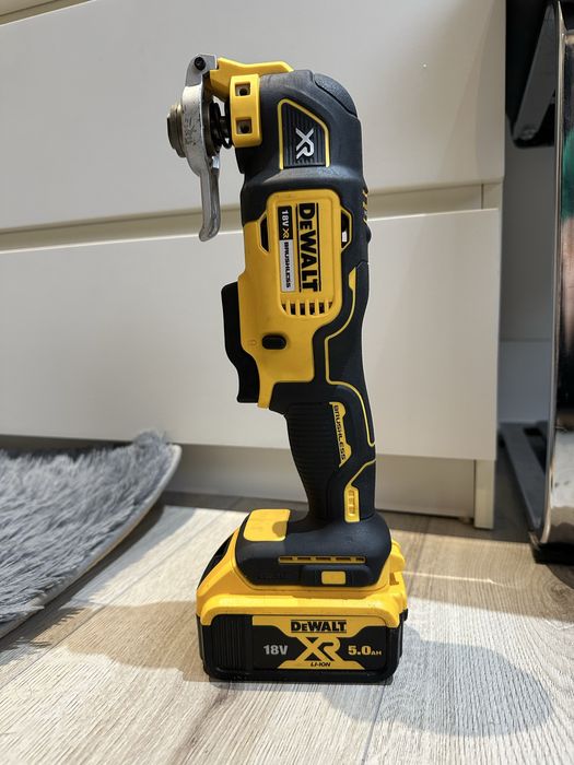 Multifunctională Dewalt 18v brushless XR DCS355 cu baterie de 5ah