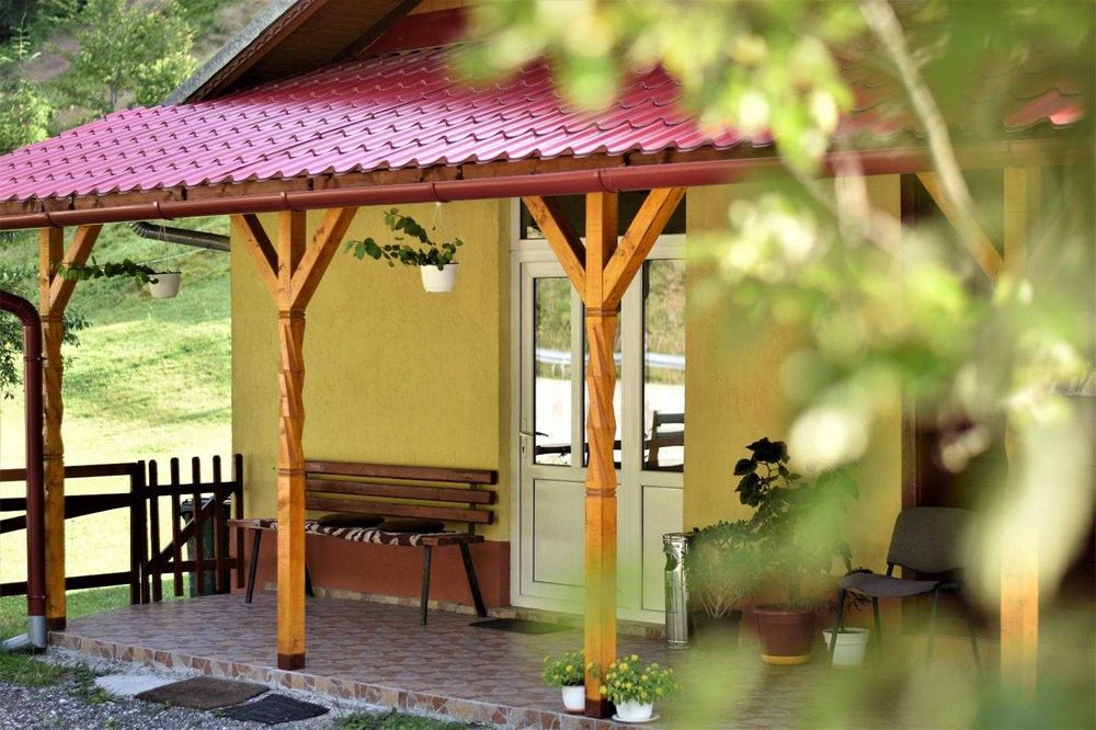 Inchiriez Cabana Carmen Arieseni