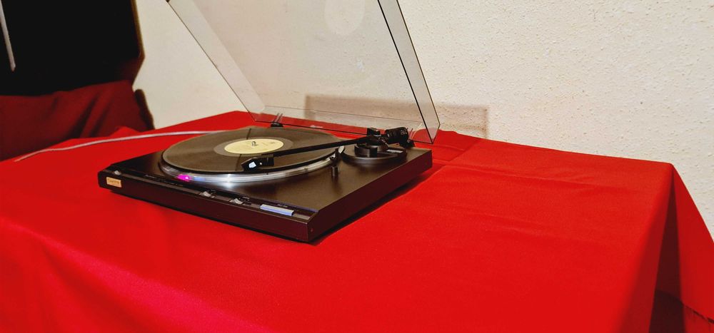 Technics SL-Q300 Direct-Drive Full Automatic Turntable System