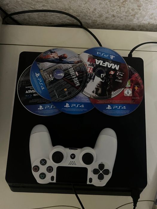 Playstation 4 в идеальном состоянии