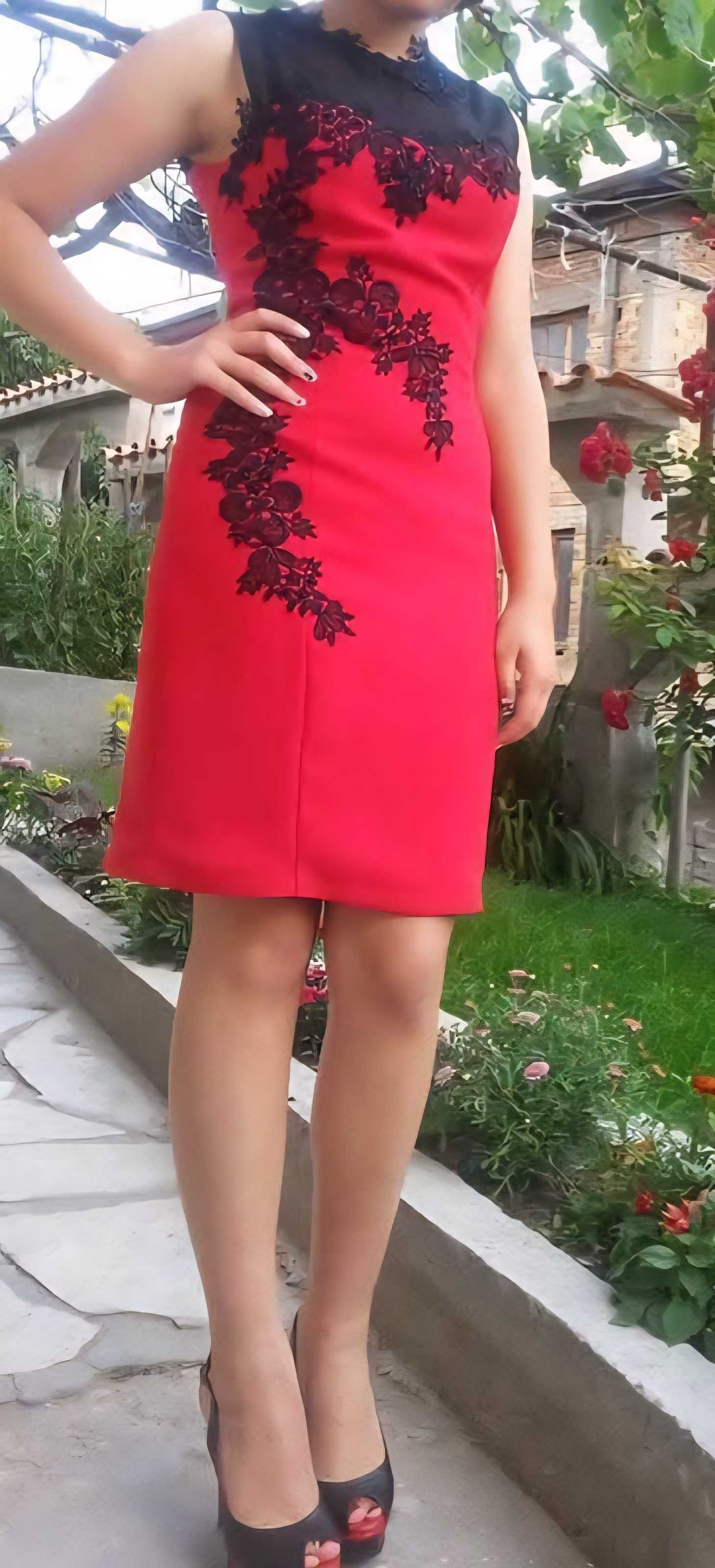 Официална червена рокля