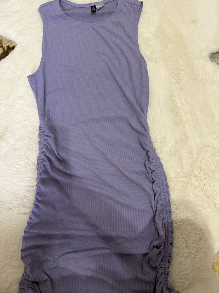 Къси роклички от Zara и от H&M.