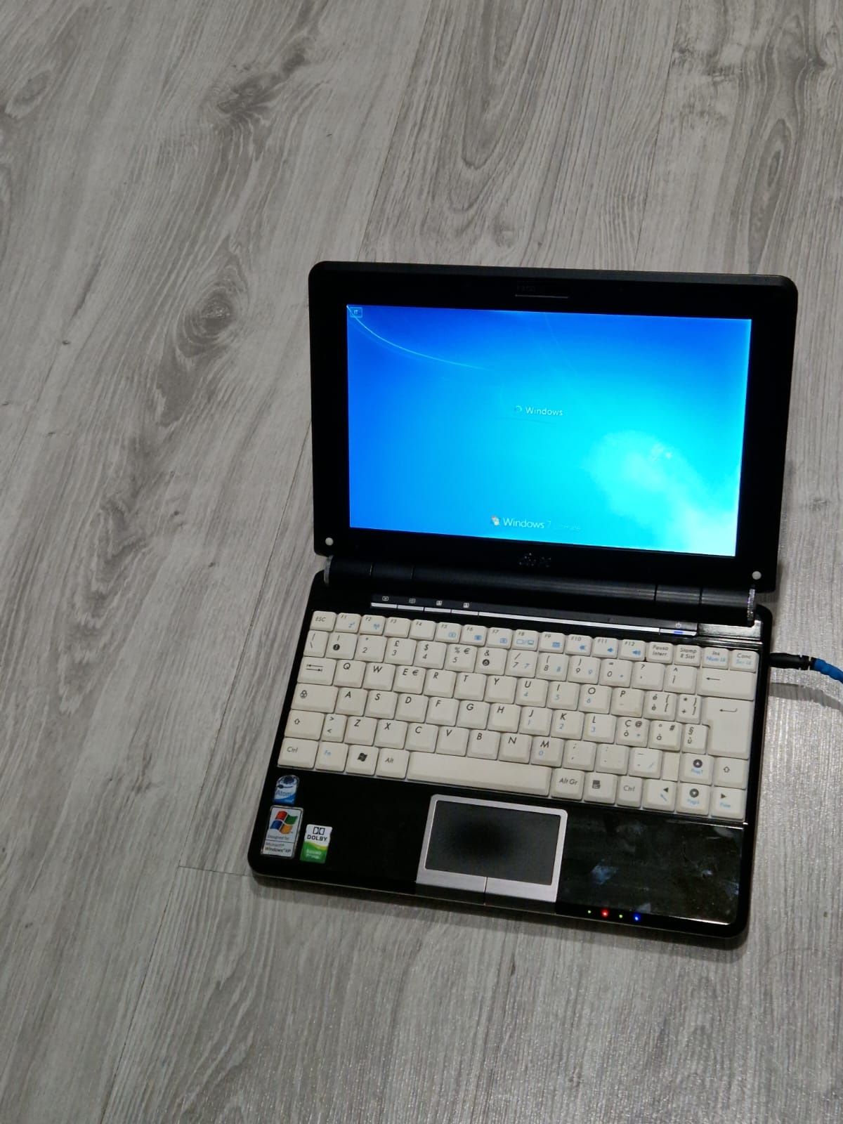 Mini laptop Asus .  Schimb cu telefon Samsung