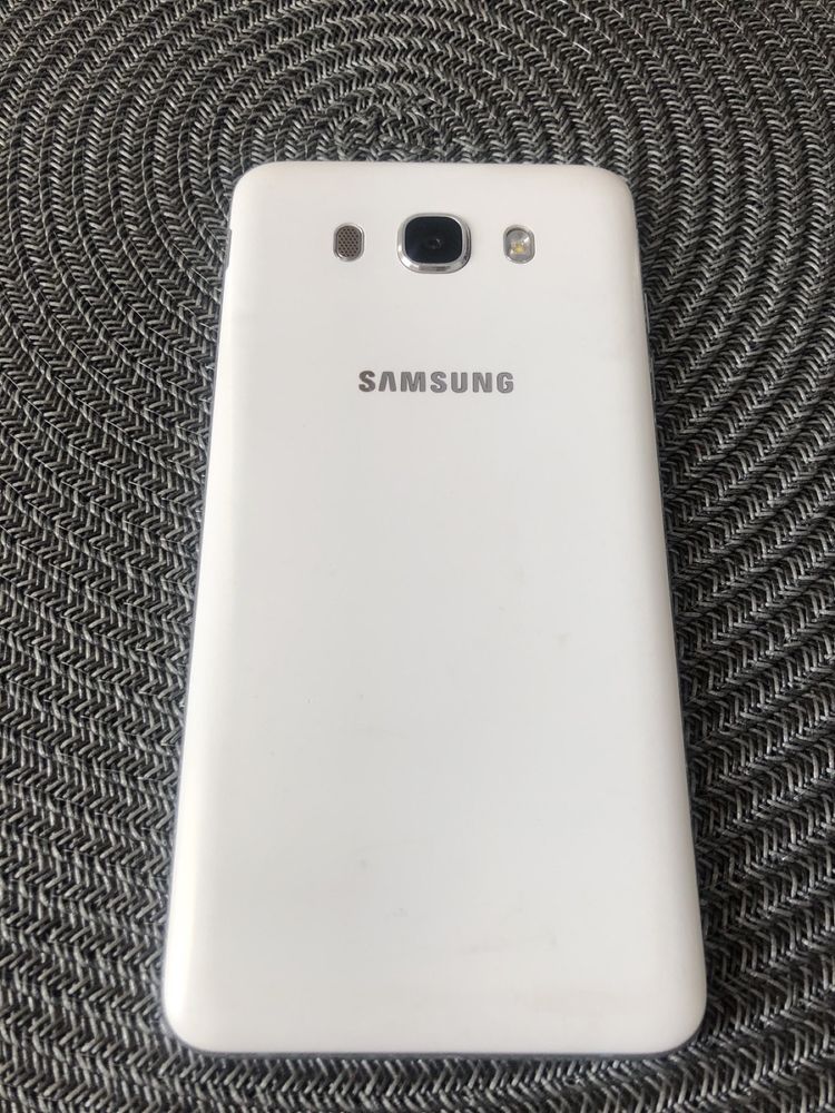 Телефон Samsung J7/2016