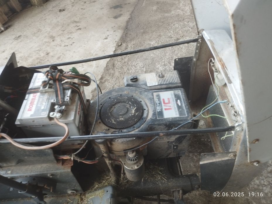 Tractoraș tuns gazon