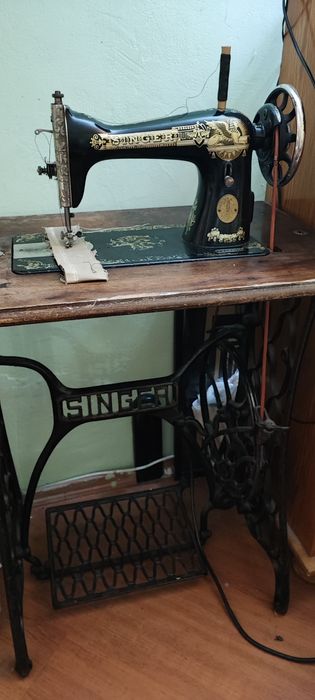 Крачна шевна машина Singer