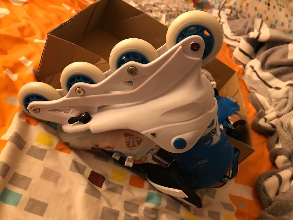 Vând role reglabile mărimea 33-36