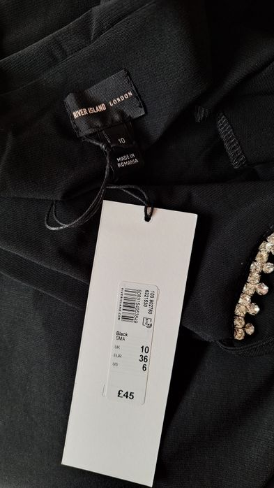 Rochie lungā, neagra, spate gol.