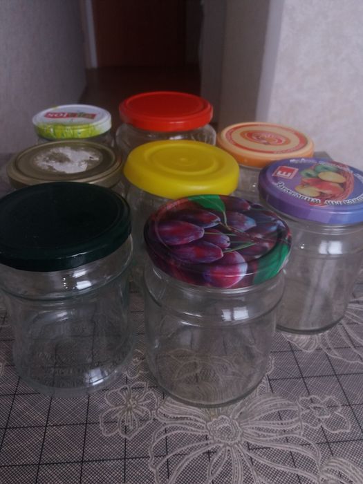 Продаю банки.Недорого.