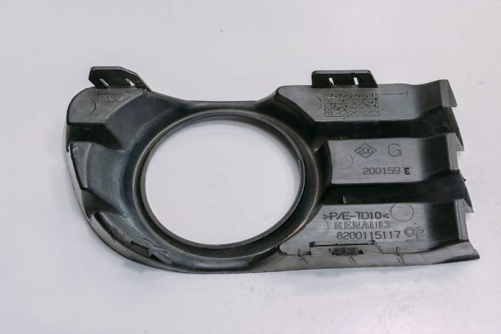 Grila  proiector stanga 8200115117 Renault Megane a 2-a generatie (fa