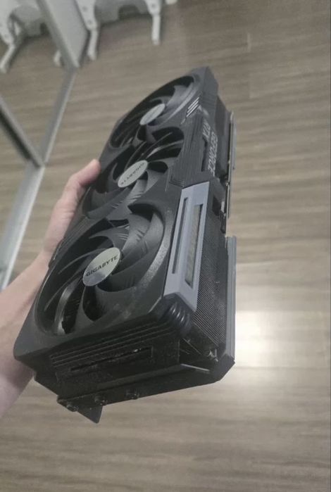 Видеократа 4090 почти новая