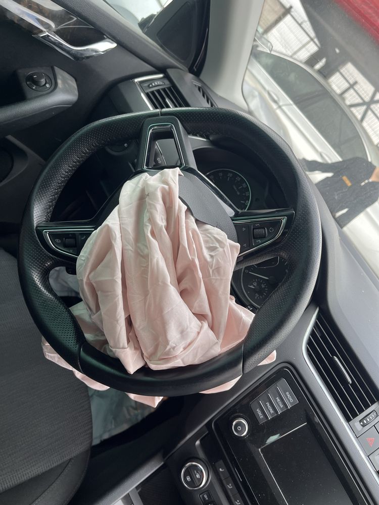 Dezmembrez Skoda Octavia 3 motor 1,6 CLH