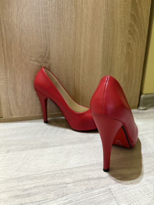 Елегатни дамски обувки