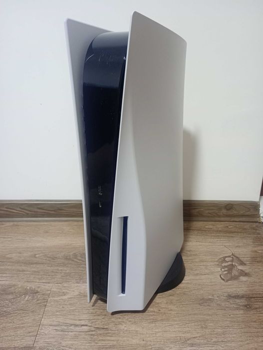 PS5 cu un controler 4 jocuri și toate accesoriile