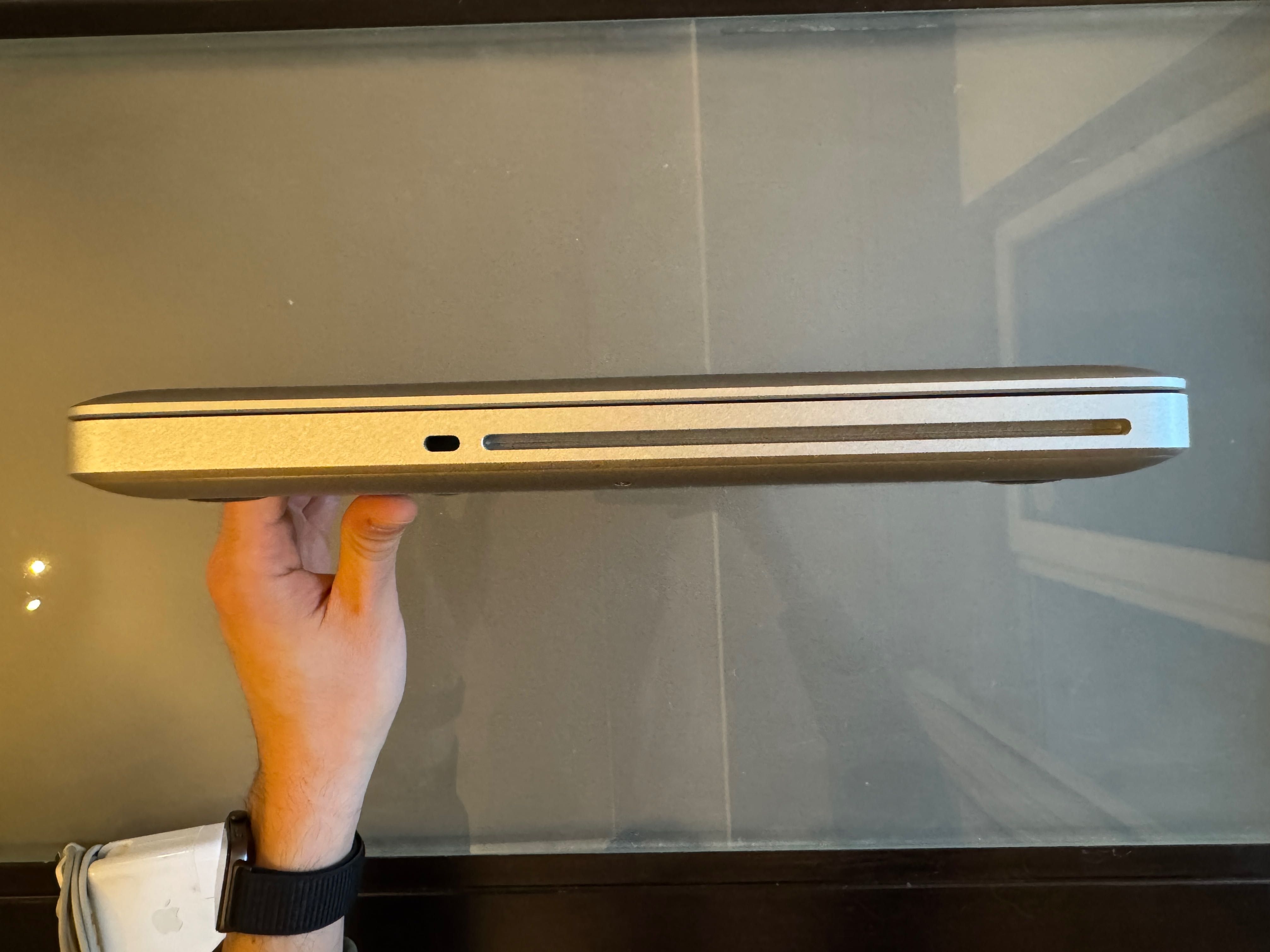 Apple MacBook Pro 13" Mid-2010 с нова батерия и SSD + RAM upgrade