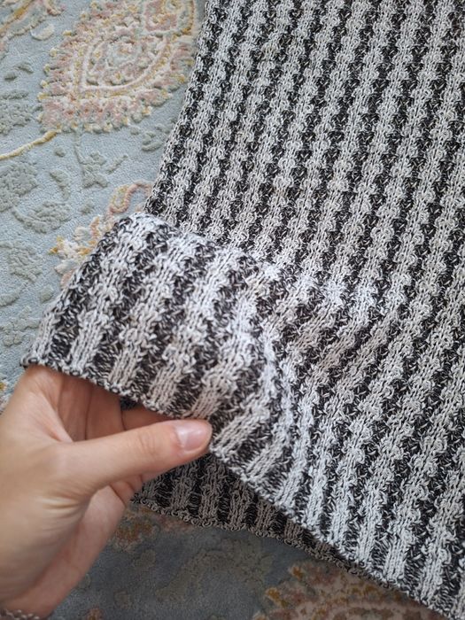 Pulover pe gât tricotat manual