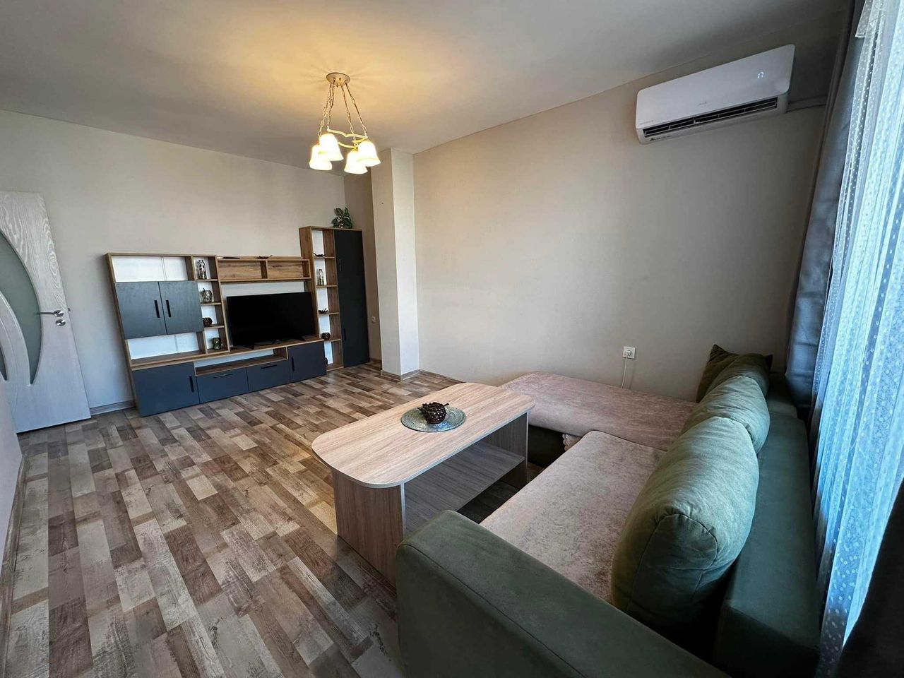 Дава се под наем Тристаен апартамент в Пловдив, Каменица 2 - 70 кв.м за 400 € - Снимка #2