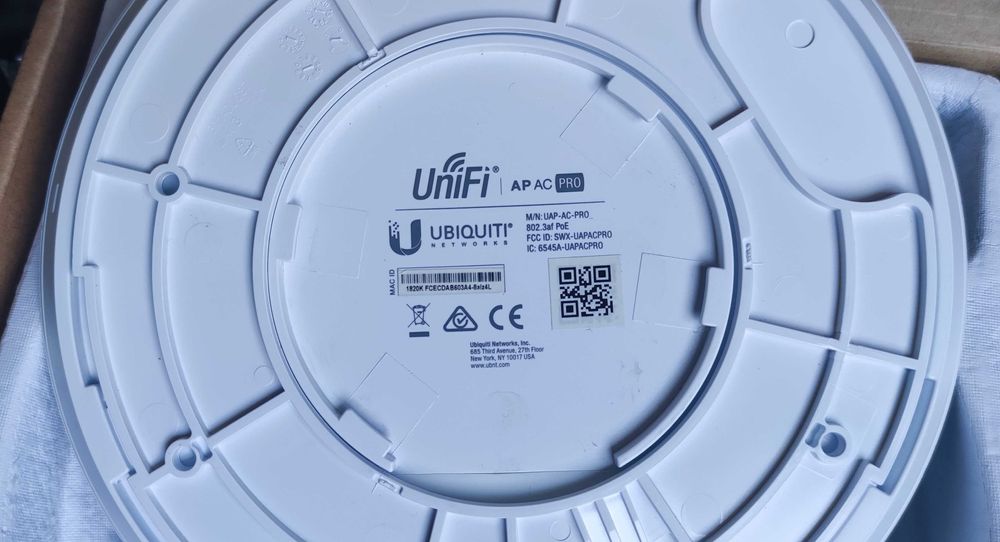 Ubiquiti UniFi UAP-AC-PRO 1300Mbit/s access point