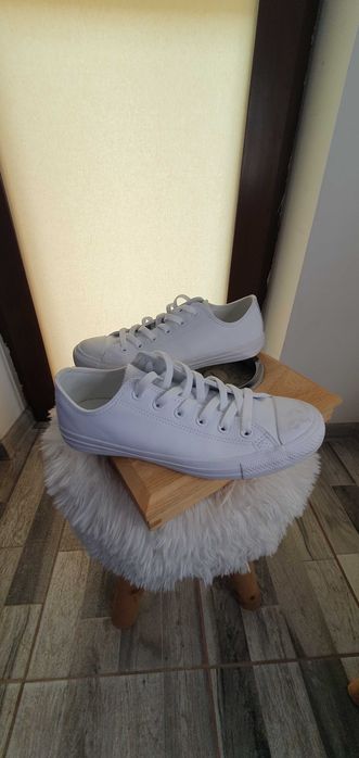 vând teniși Converse