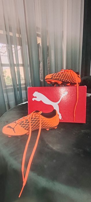 Adidași cu crampoane, originali Puma