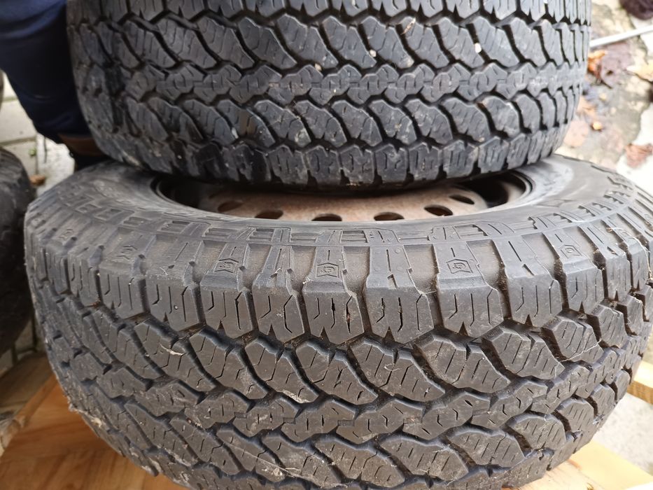 Vând 4 cauciucuri iarna 215/70 R 16 fabricație 2021