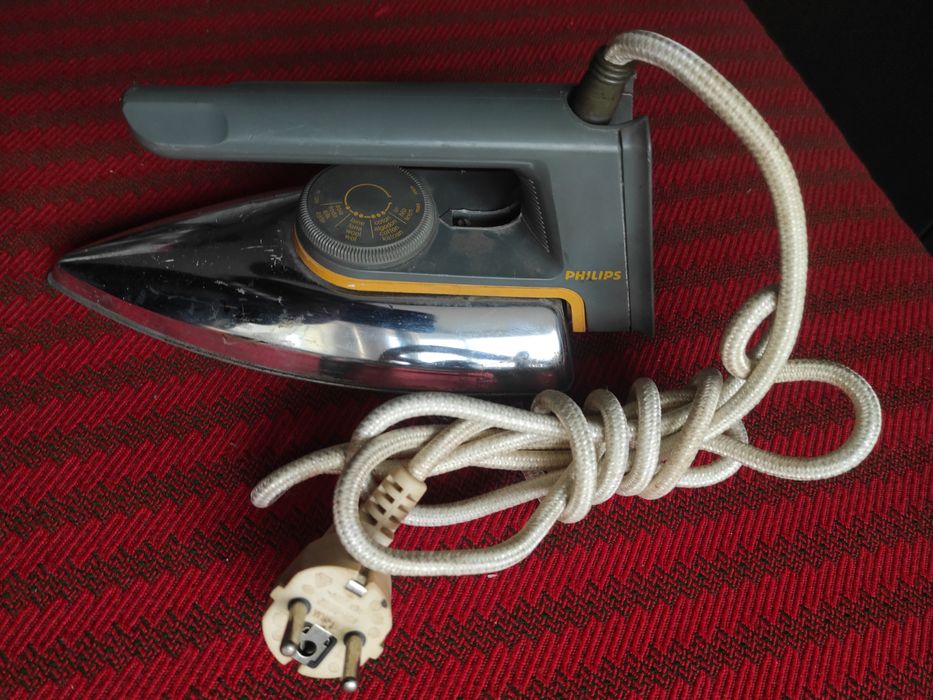 Fier de călcat Philips din inox, calcă excelent