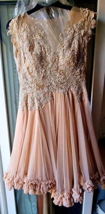 Vând rochii de seară, elegante
