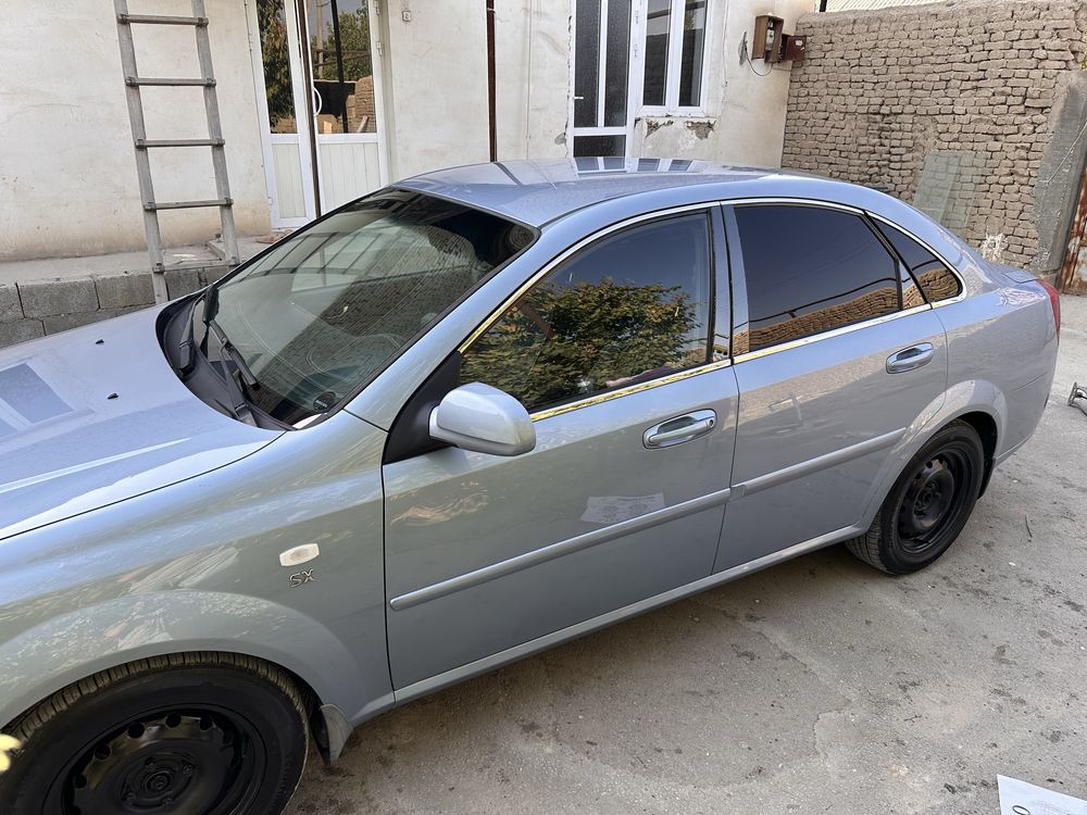 Chevrolet Lacetti идеальный состояние 2011 2 позиция  мотор 1.8