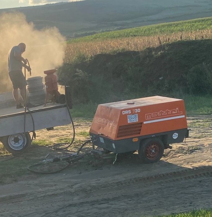 Vând motocompresor cu aparat de sablat