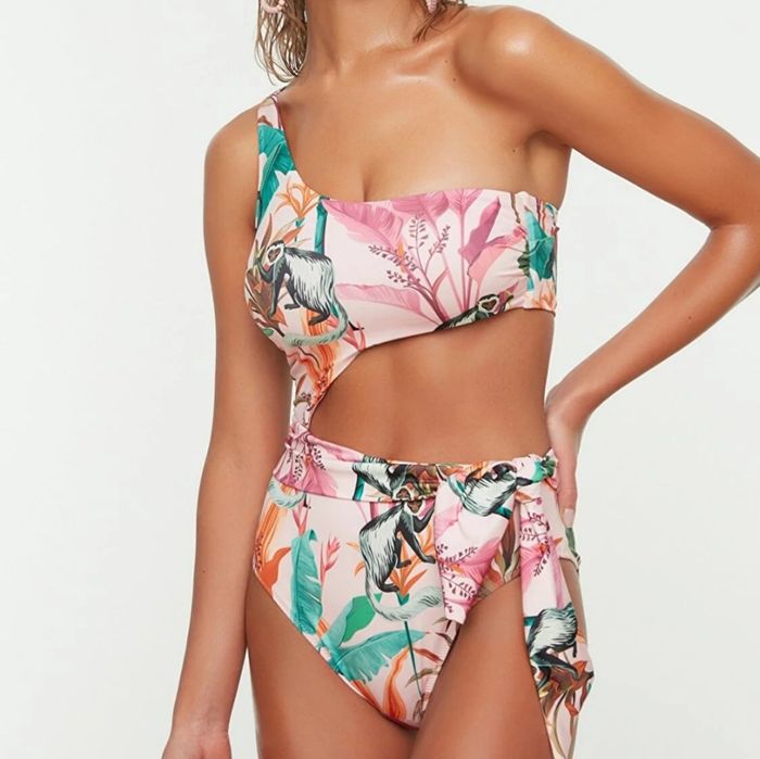 Costum de baie intreg