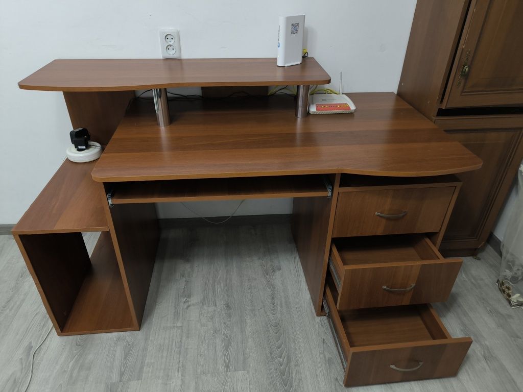 Продаю стол письменный, компьютерный