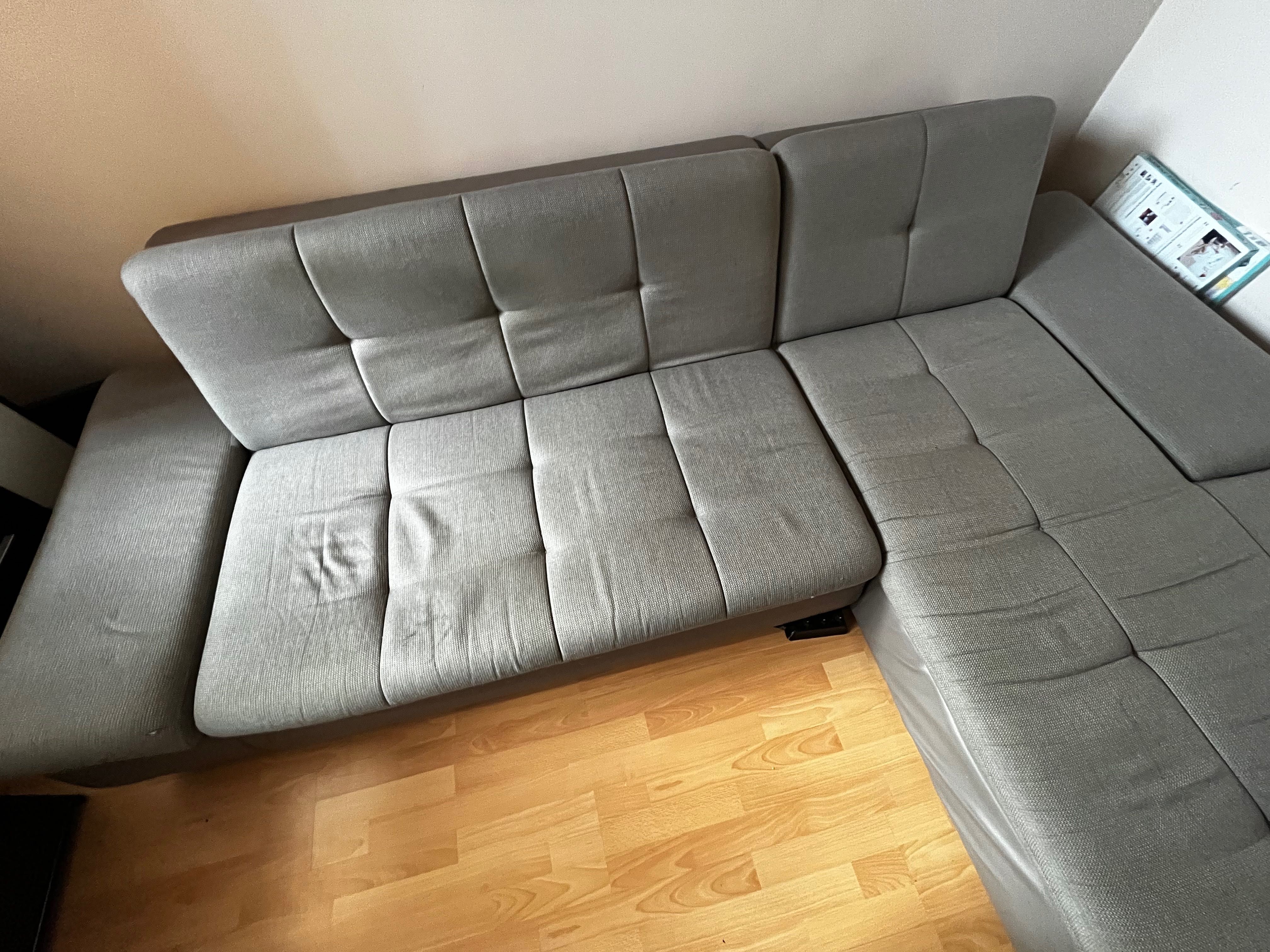 Ъглов диван в сив цвят
