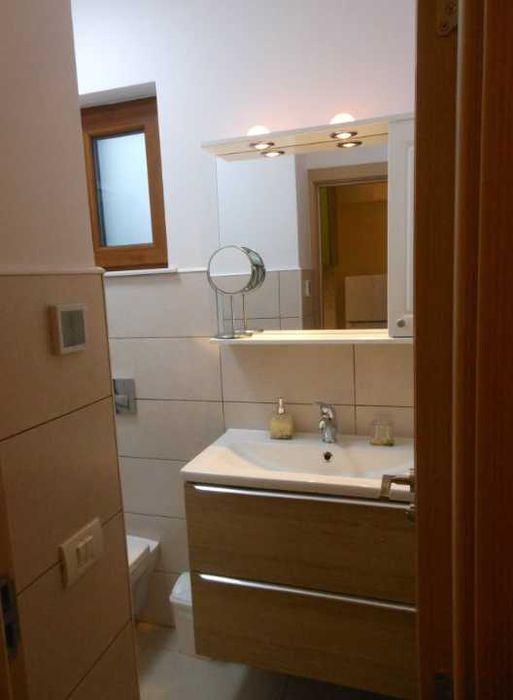 Дава се под наем Двустаен апартамент в Пловдив, Южен - 40 кв.м за 178.5 € - Снимка #2