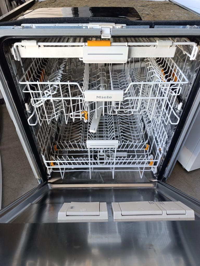 Съдомиялна Miele XXL за пълно вграждане
