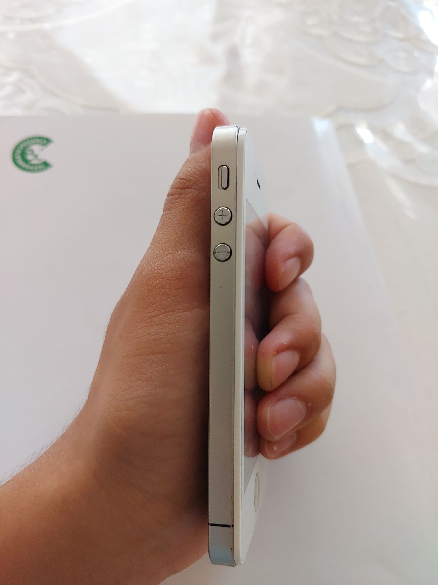 Iphone 4S sotiladi