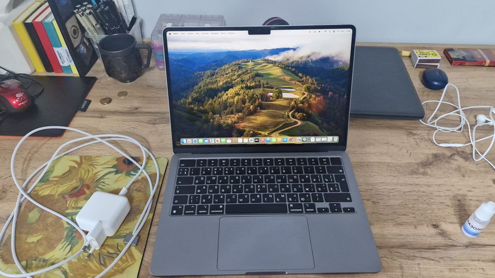 Продам MacBook Air 2022 года