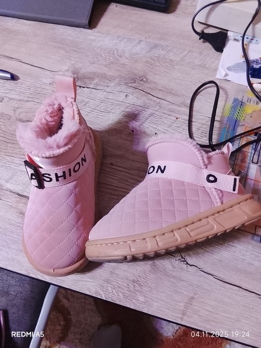 Продам сапожки на девочку