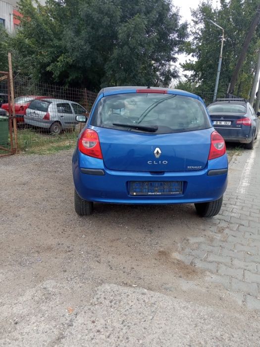 Dezmembrez Renault Clio