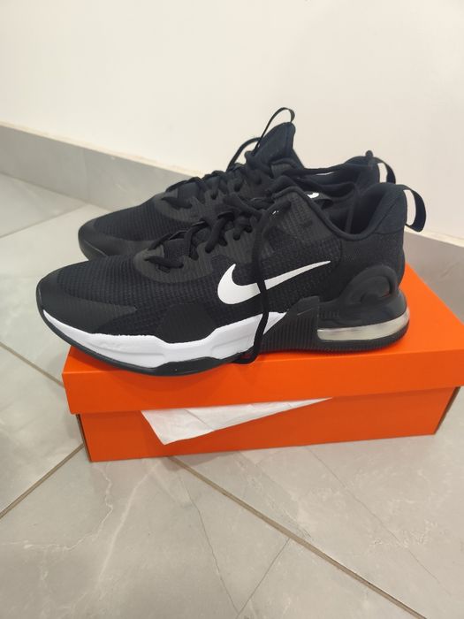 Продавам чисто нови маратонки Nike (найк) 43 номер закупени от Германи