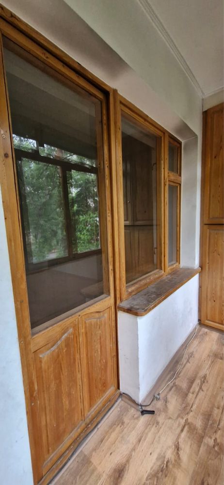 Двери межкомнатные ,балконные и окна из натурального дерева