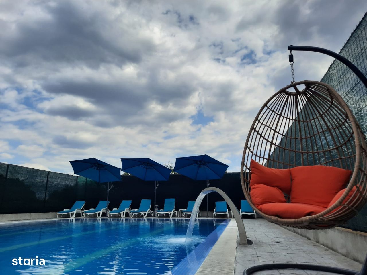 Locatie evenimente/petreceri la piscina, jacuzzi, piscina interioara