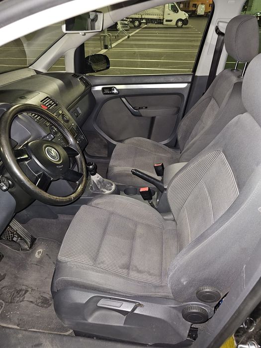 Vând Volkswagen Touran