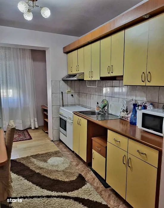 Apartament 3 camere 70 mp, etaj 3 - zona Porolissum