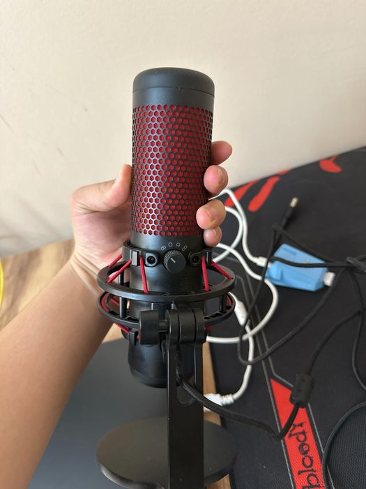 Микрофон hyperx, пользовался год. Состояние илеальное