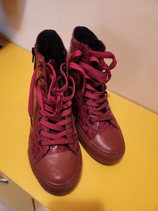 Дамски червени боти