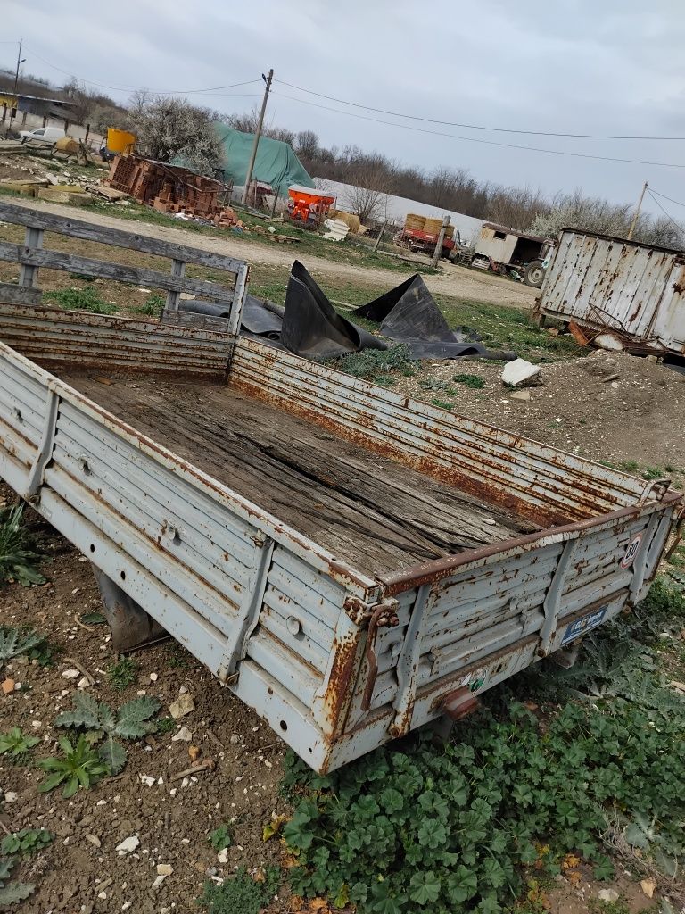 Продавам каросерия подходяща за самосвал. Размери  310на 210.