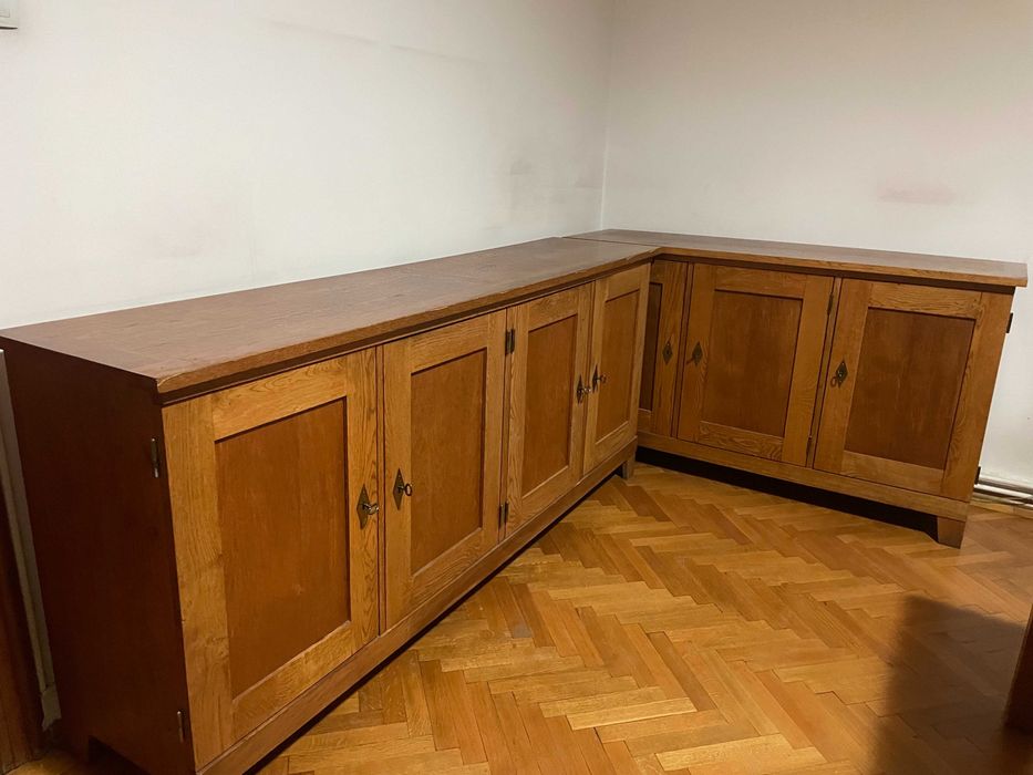 Mobilier din lemn masiv