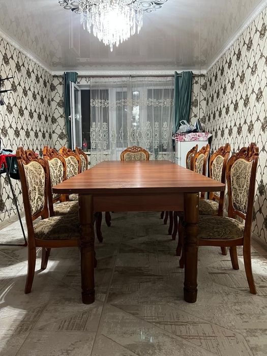 Б/У Стол для гостей