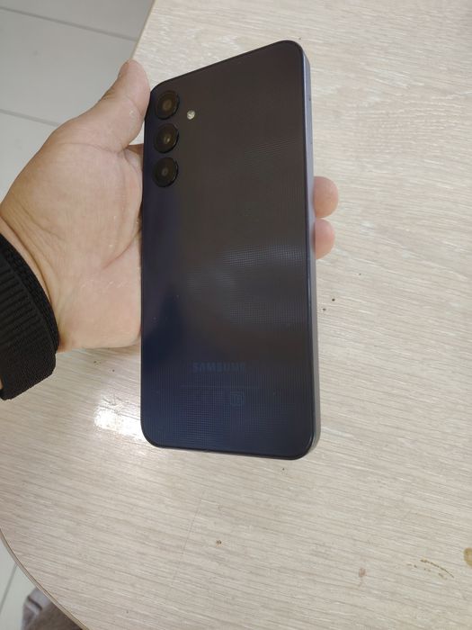 Смартфон Samsung A25 5G 128 GB
Состояние почти новый 
Защитный стекло